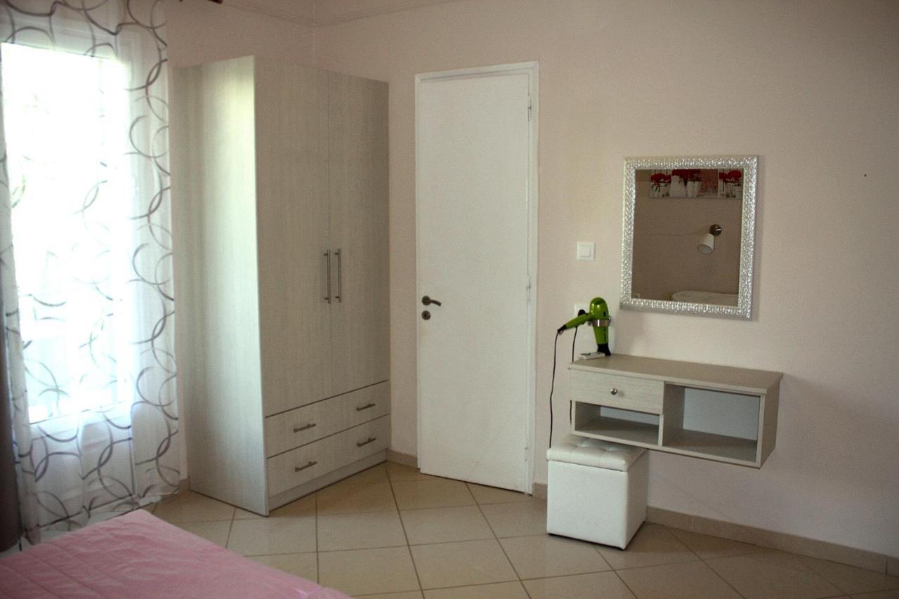 Dolphin Apartments Палеокастрица Экстерьер фото