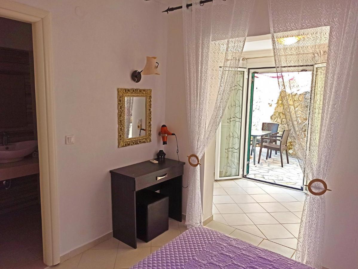 Dolphin Apartments Палеокастрица Экстерьер фото