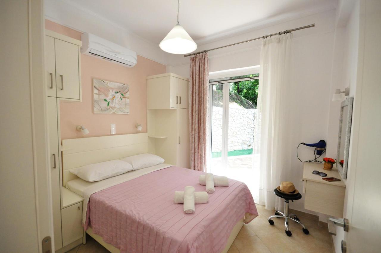 Dolphin Apartments Палеокастрица Экстерьер фото