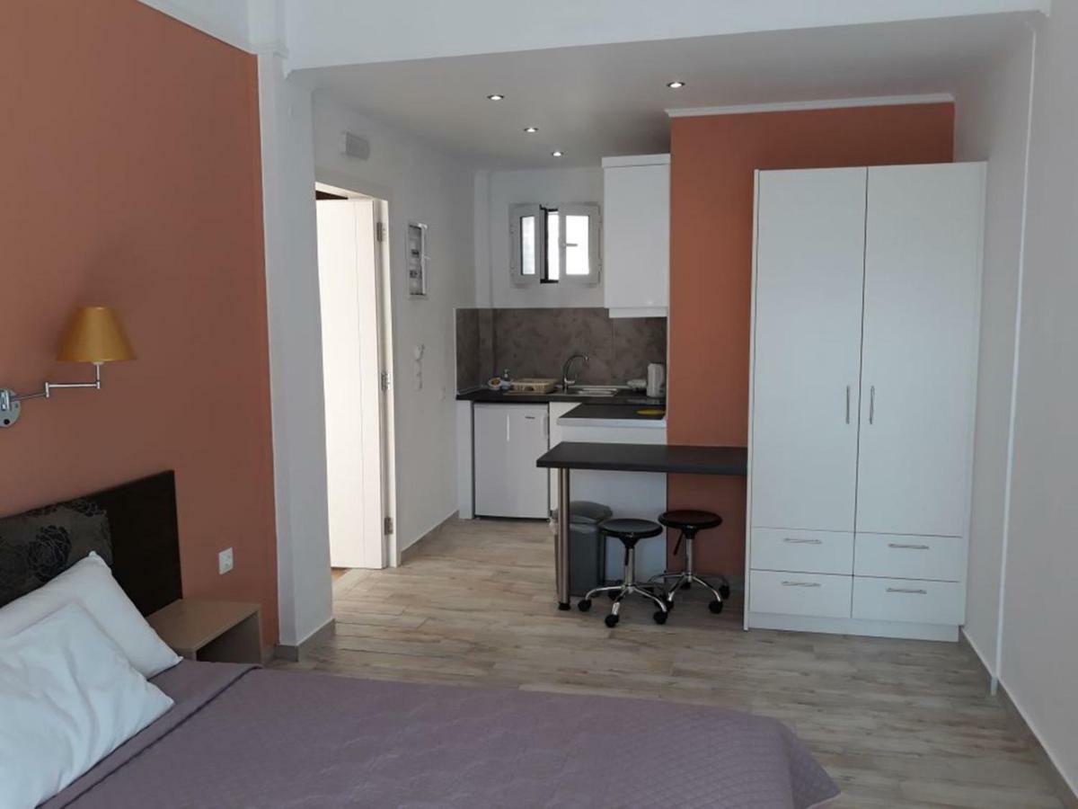 Dolphin Apartments Палеокастрица Экстерьер фото